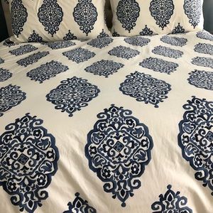 Pottery Barn King Size Duvet cover with 2 large pillow shams